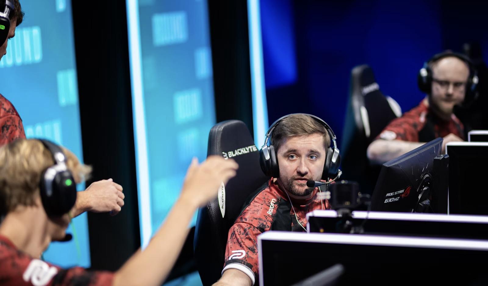 Astralis официално премести HooXi и jabbi на резервната скамейка Astralis официално премести HooXi и jabbi на резервната скамейка