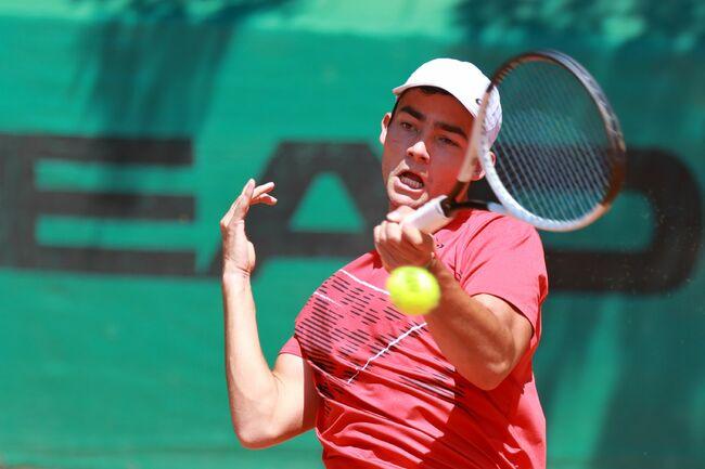 Джордж Лазаров взе първата си сингъл титла от World Tennis Tour в Бургас Джордж Лазаров взе първата си сингъл титла от World Tennis Tour в Бургас