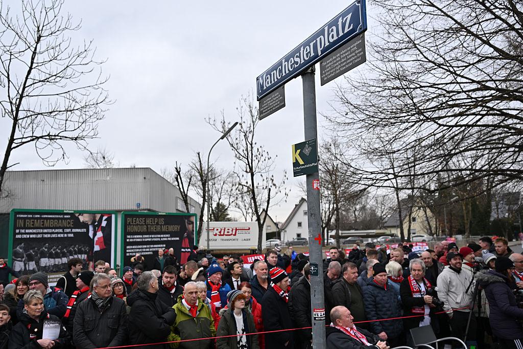 Вандали разбиха и откраднаха вещи от мемориала на Манчестър Юнайтед в Мюнхен Вандали разбиха и откраднаха вещи от мемориала на Манчестър Юнайтед в Мюнхен