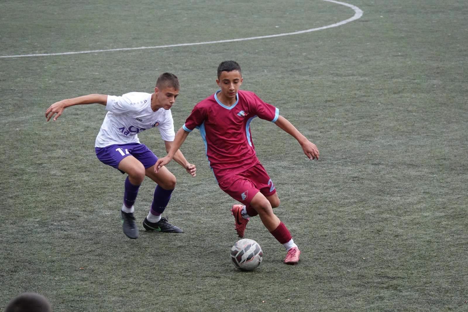 Септември и Етър завършиха 1:1 след размяна на късни голове при U15 Септември и Етър завършиха 1:1 след размяна на късни голове при U15