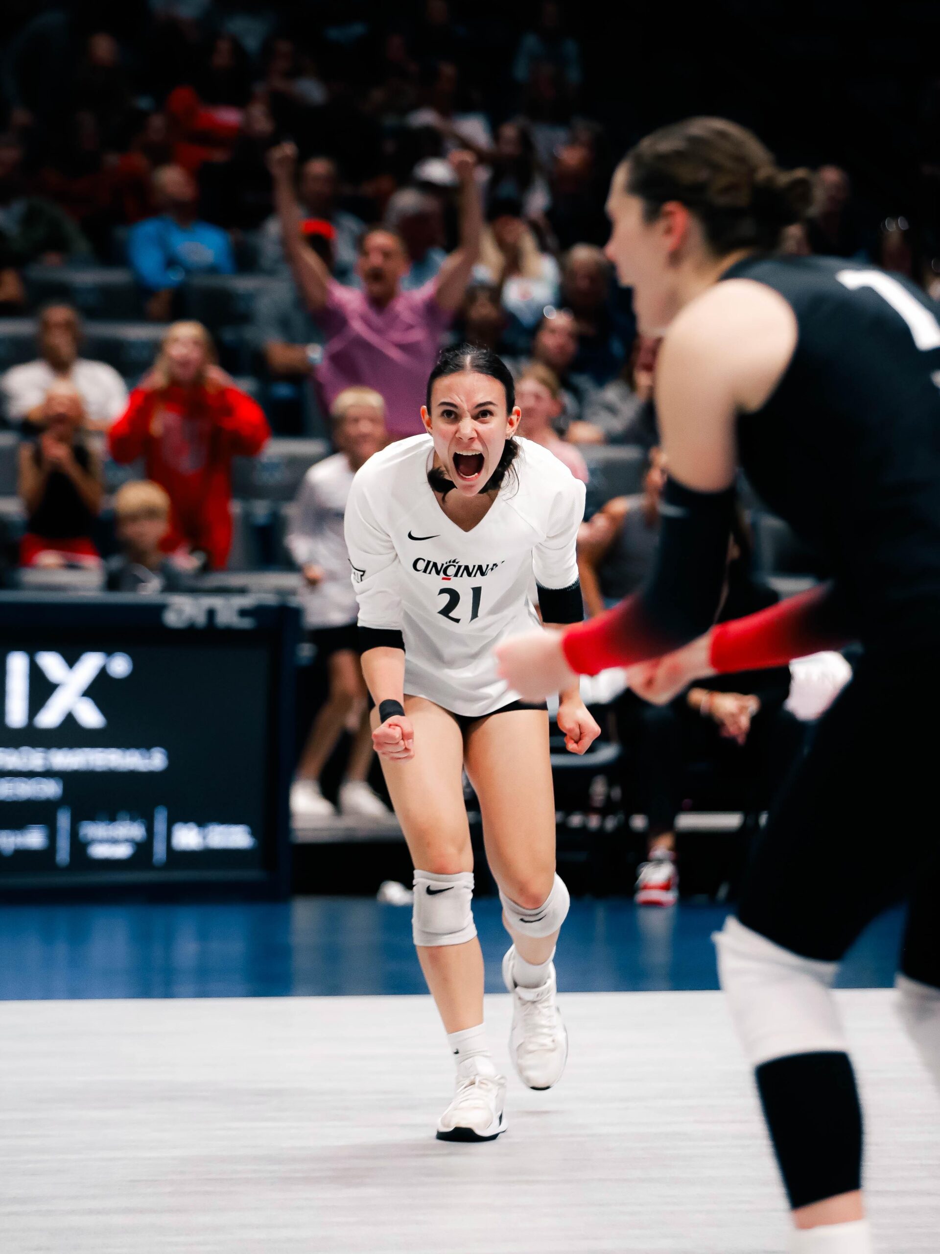 Виктория Нинова в идеалната седморка на Big 12 в NCAA; Нолан е нападателка на годината Виктория Нинова в идеалната седморка на Big 12 в NCAA; Нолан е нападателка на годината