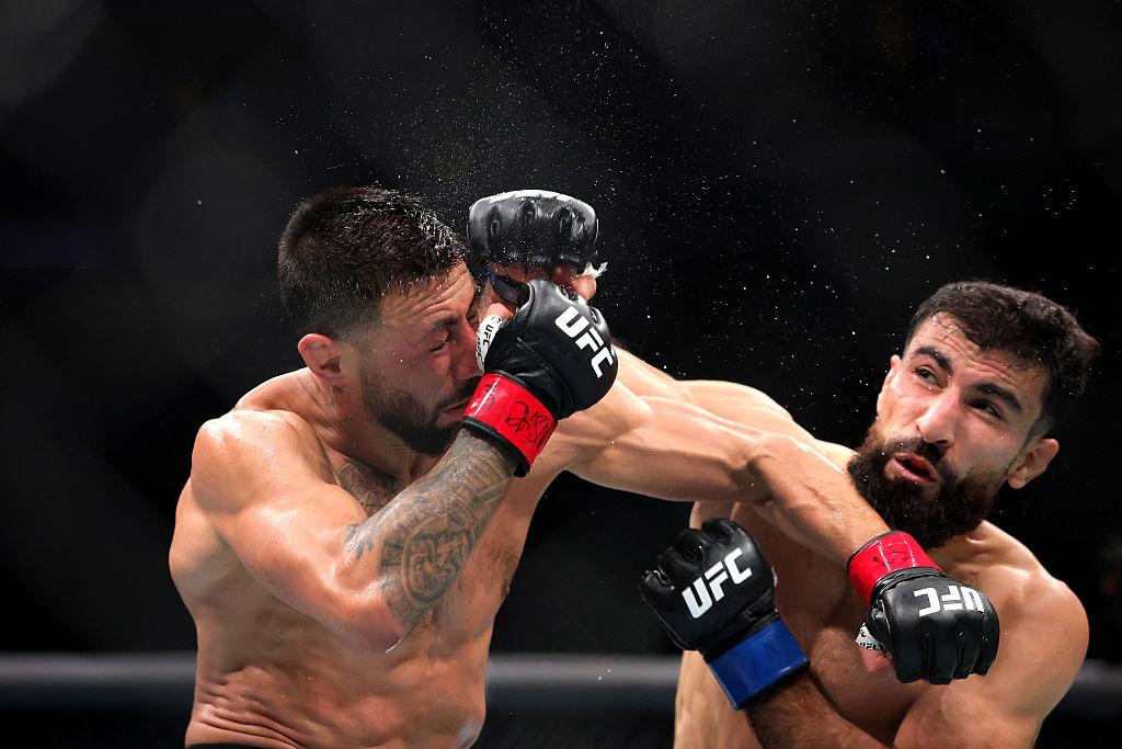 Фарид Башарат освободен от UFC въпреки седем поредни победи и перфектен рекорд Фарид Башарат освободен от UFC въпреки седем поредни победи и перфектен рекорд